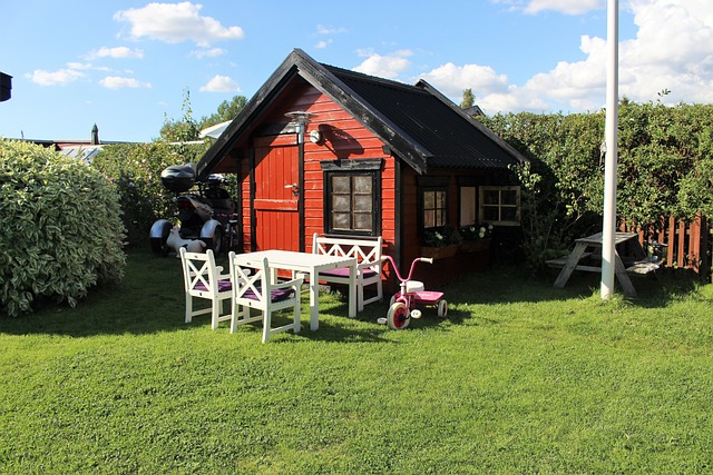 Outdoor playhouse den